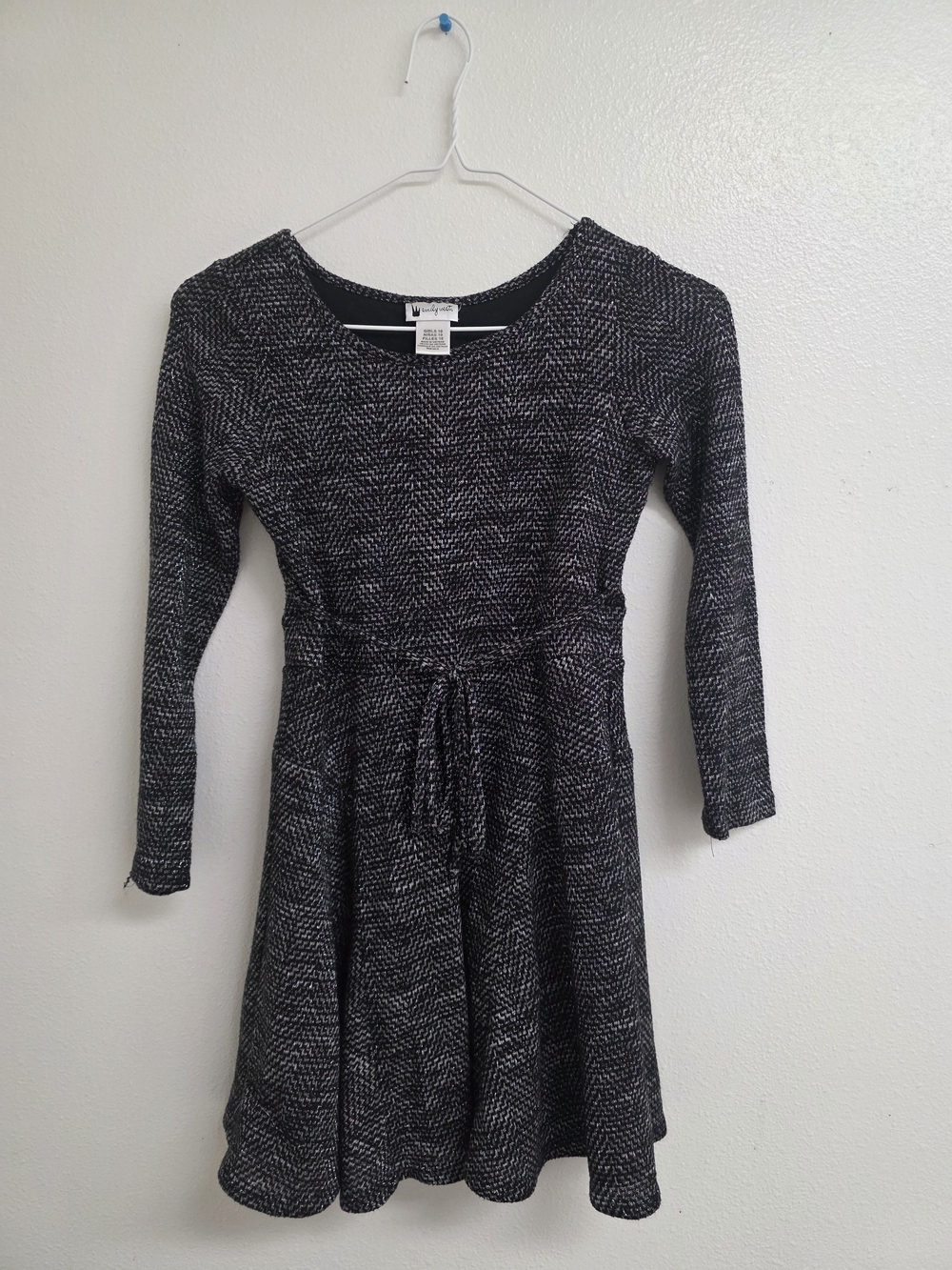 emily west Black & White Long-Sleeve Tie-Waist Knit Dress (0632)